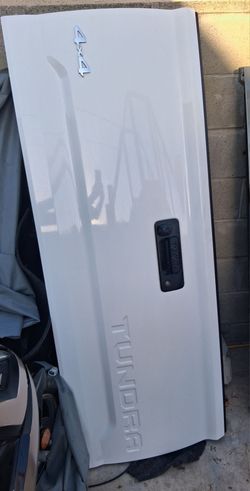 Toyota Tundra Tailgate
