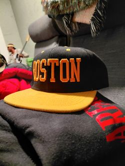 BOSTON SNAPBACK HAT