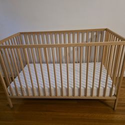 Wood Infant / Baby Crib 