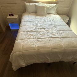 Like New Full Bed Frame + Full Mattress 