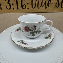 Vintage Lynn's Fine China Victorian Rose Tea Cup And Saucer Set $10 
