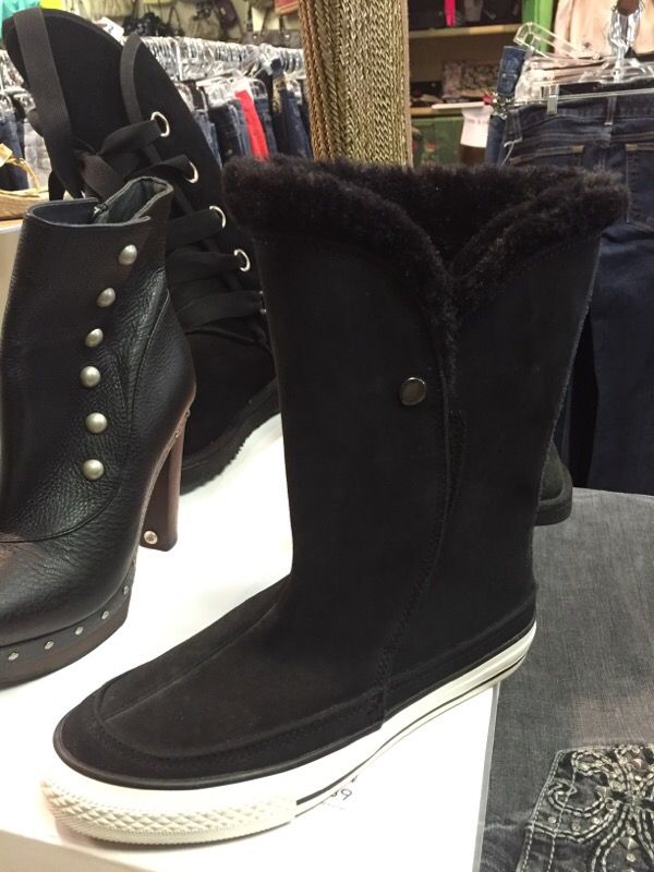 Converse size 4 new boots
