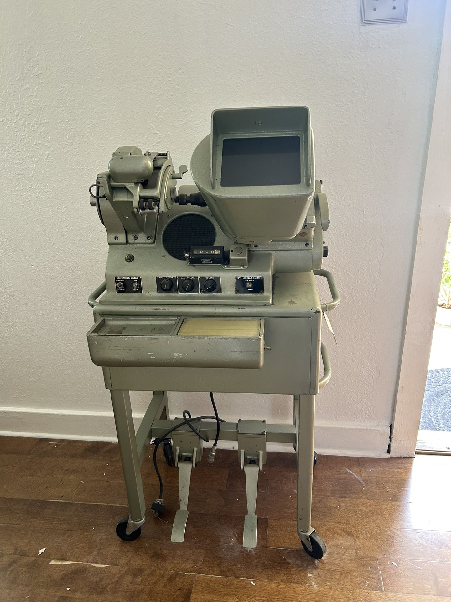 MOVIOLA $99