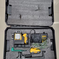 DEWALT  12V MAX Lithium-Ion Cordless 3-Beam 360-Degree Green Laser Level and TOUGHSYSTEM 22 in. Small Tool Box .