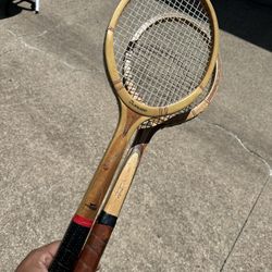 VINTAGE SLAZENGER "SUPER" WOODEN TENNIS RACQUET. ANTIQUE