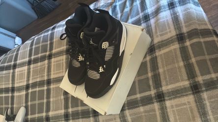 Jordan 4 retro white thunder size 11