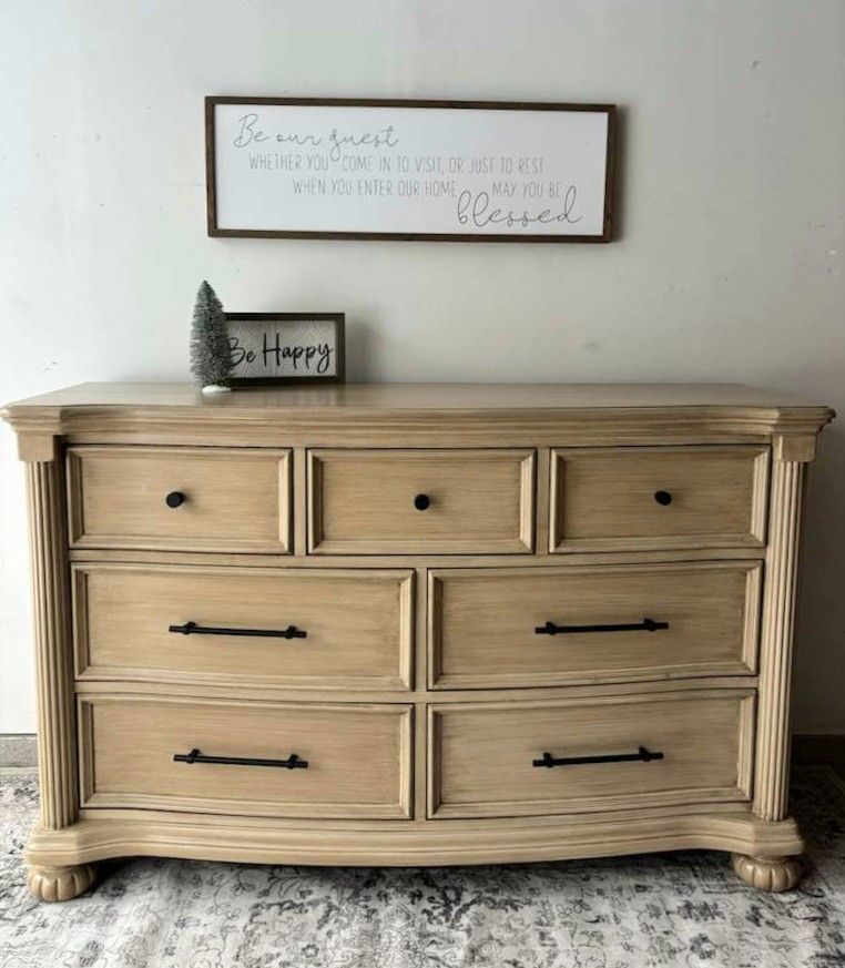 7-drawer Dresser
