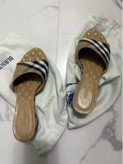 Burberry size 8 sandals