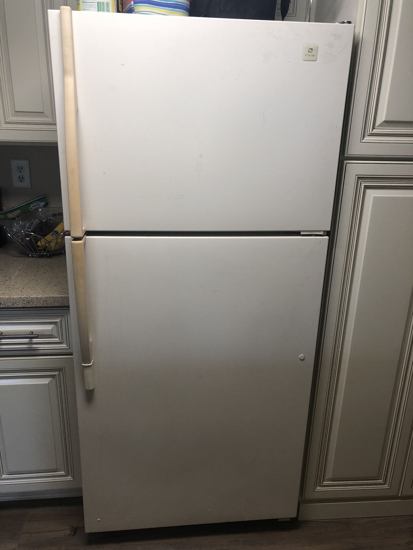 MAYTAG REFRIGERATOR