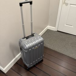 Nice suitcase carryon luggage 