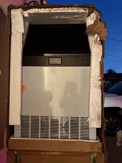 Commercial Ice Maker