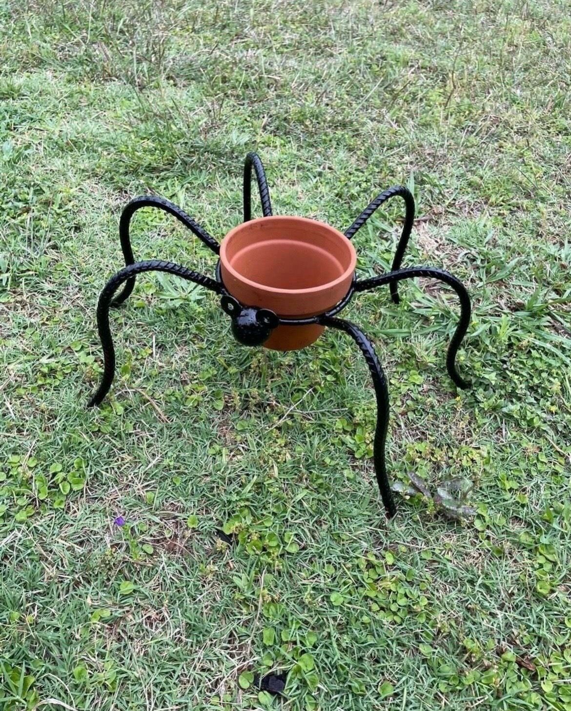 Wrought Iron Spider Plant Stand Holder 8”x15”
