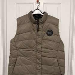 ✨ Brand New Canada Goose Freestyle Vest – Ladies' XL (Quicksand) ✨