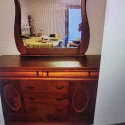 Dresser With Mirror