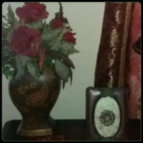 VINTAGE FLORAL FLOWER ARRANGEMENT BOUQUET PAISLEY VASE ORNATE BURGUNDY ROSE GOLD FRAMED 3D PLAQUE PICTURE ART TABLE DECOR