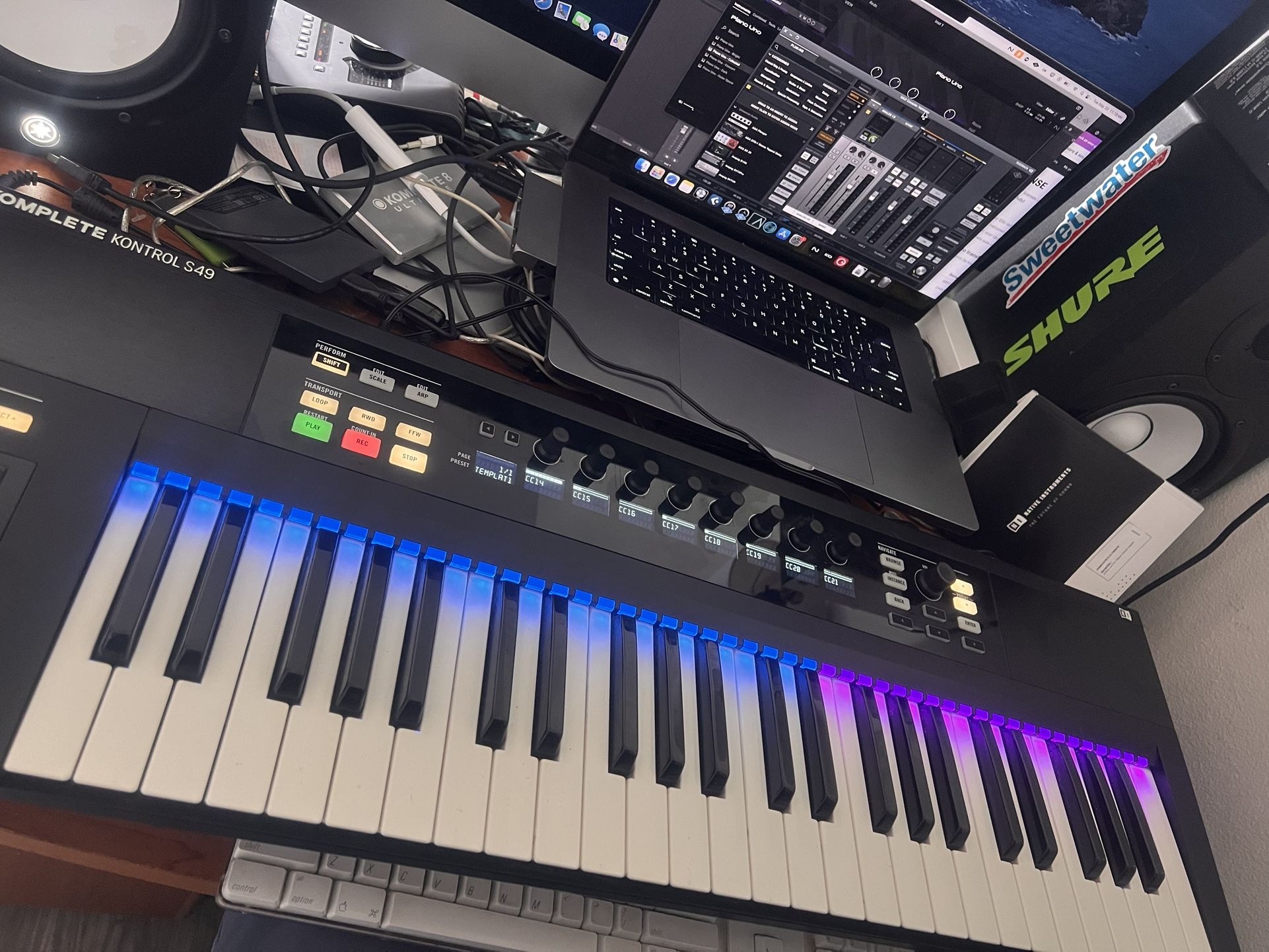 Native Komplete Control S49 Keyboard for Sale in Santa Monica, CA - OfferUp