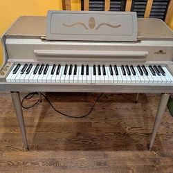 Wurlitzer 140B Electric Piano - Rare Vintage Collector’s Piece