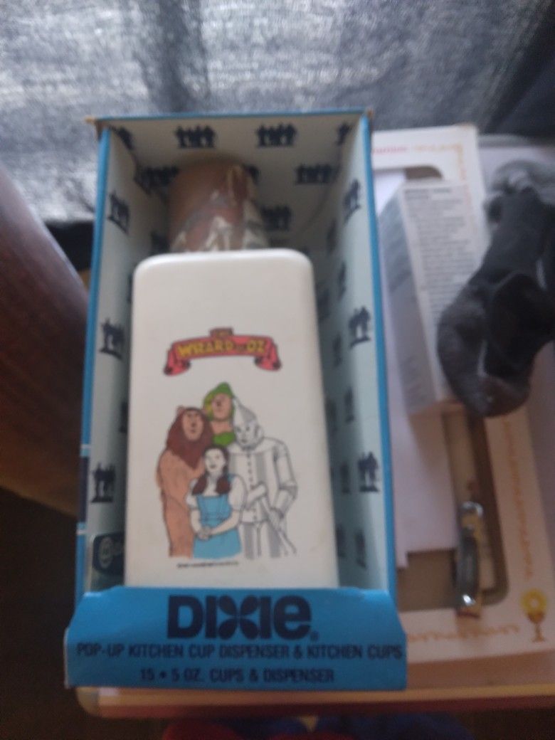 Wizard Of Oz Dixie Cup Dispenser
