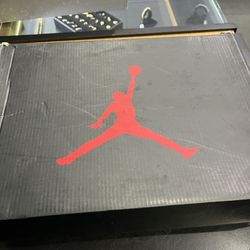 Size 10 Jordan with box (755)