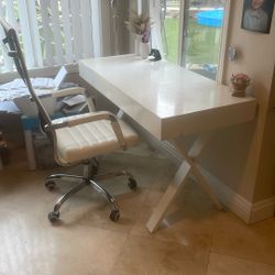 White Desk 