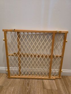 Evenflo wood baby/ pet gate