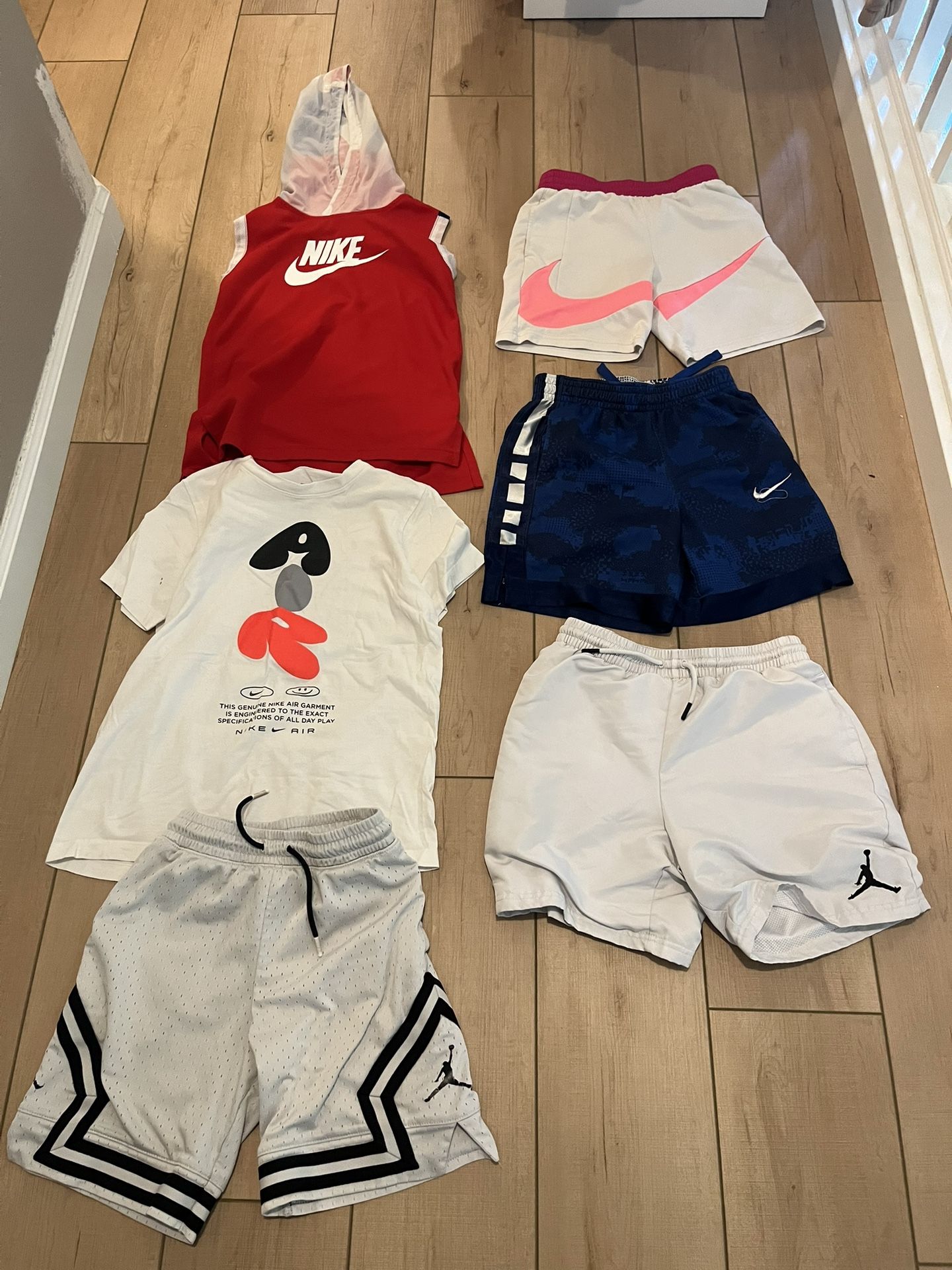 Nike boys Medium