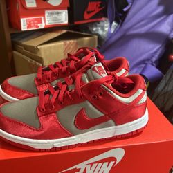 nike dunk low size 7.5 women
