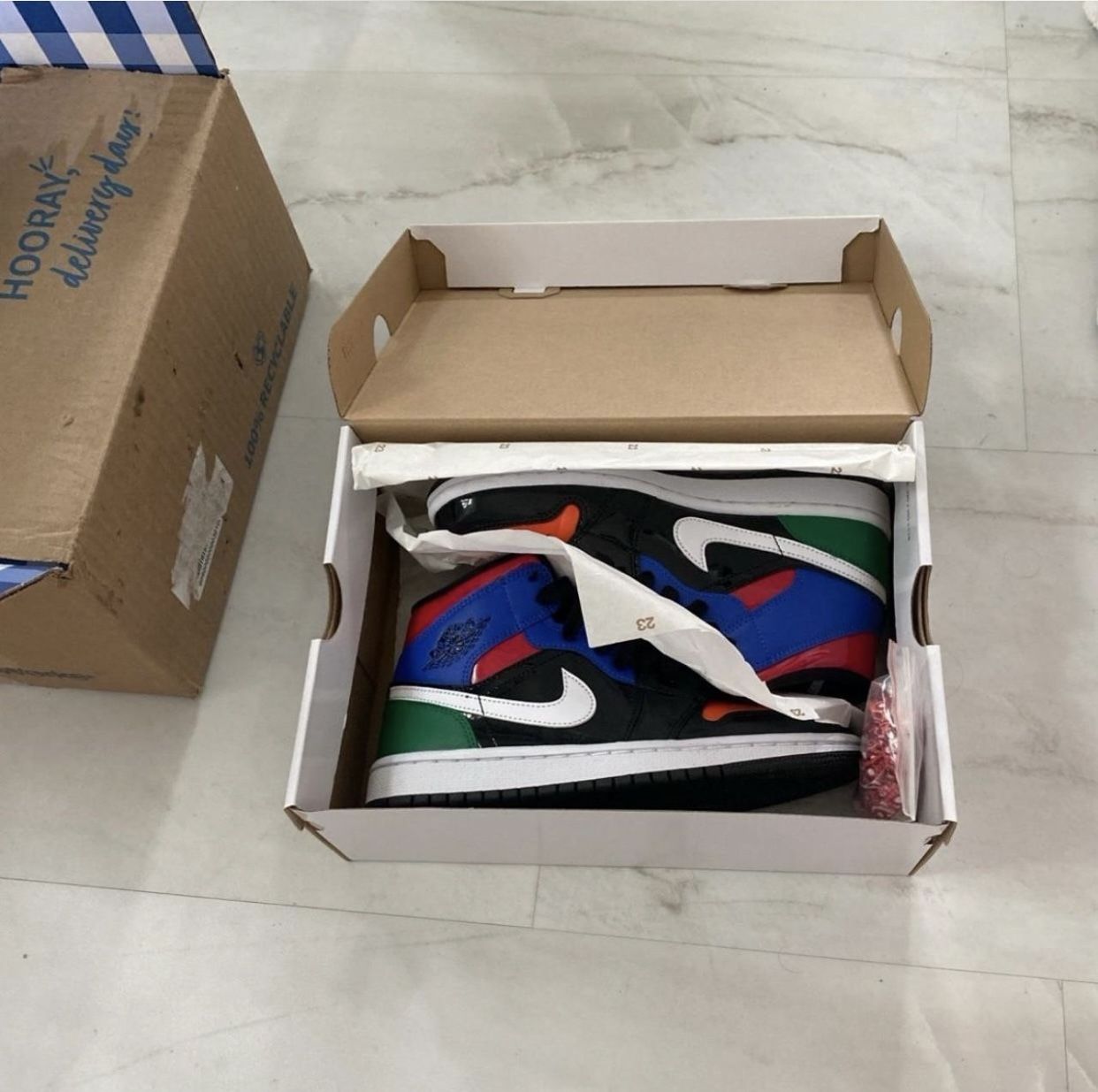 Wmns Air Jordan 1 Mid SE 'Multi Patent' size 6.5