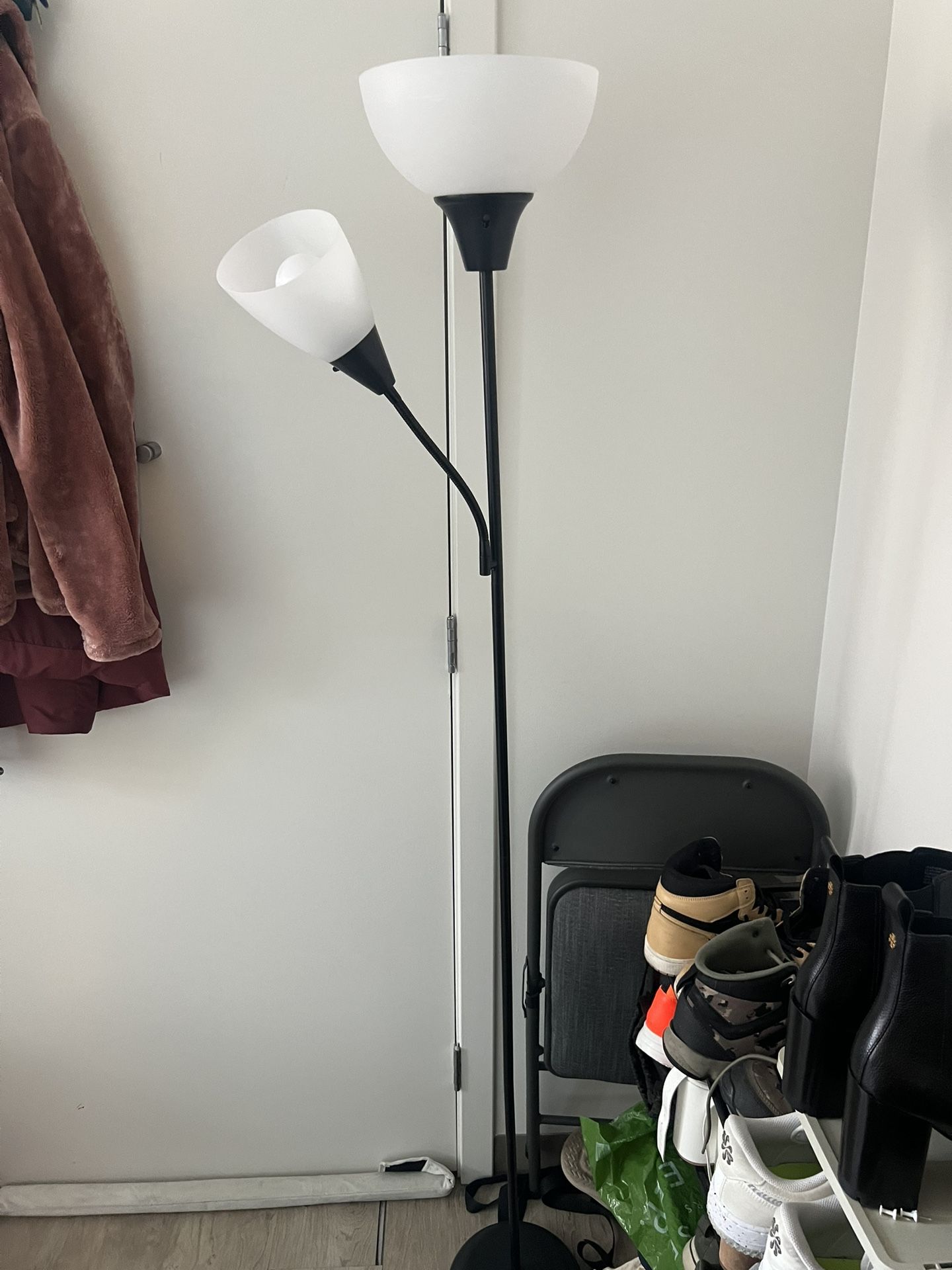 Standing Floor Lamp With Task Light