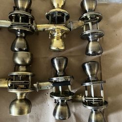 Used door, hinges and used interior door handles. Good condition.