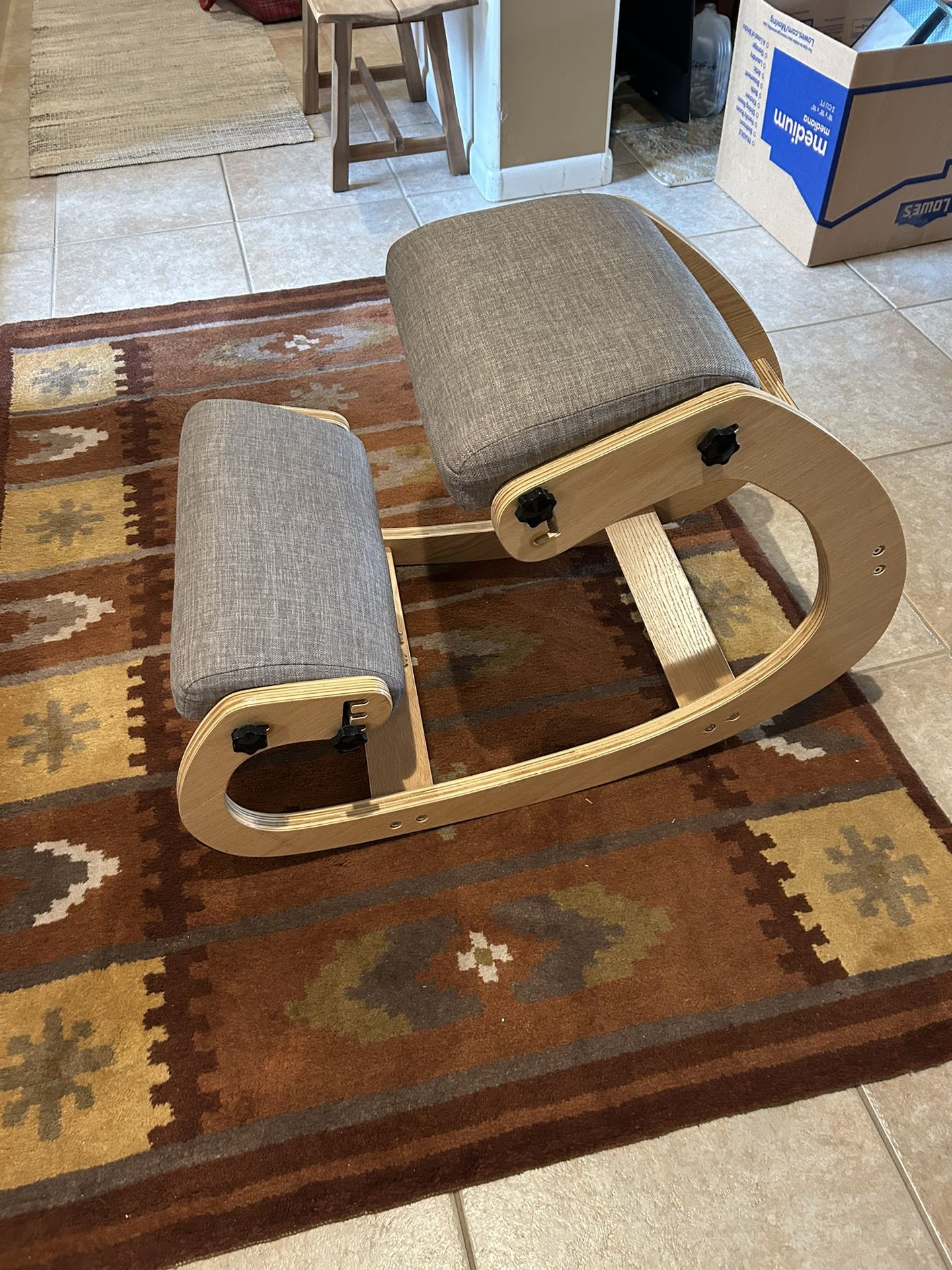 Kneeling Chair 