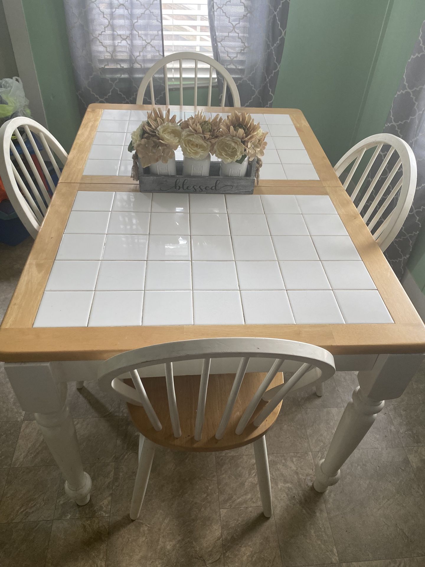 Kitchen Table With Leaf & 4 Chairs