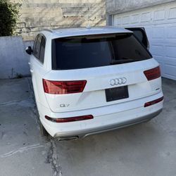 Audi Q7 2017 Car Parts 