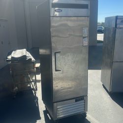 Comercial freezer. One door.