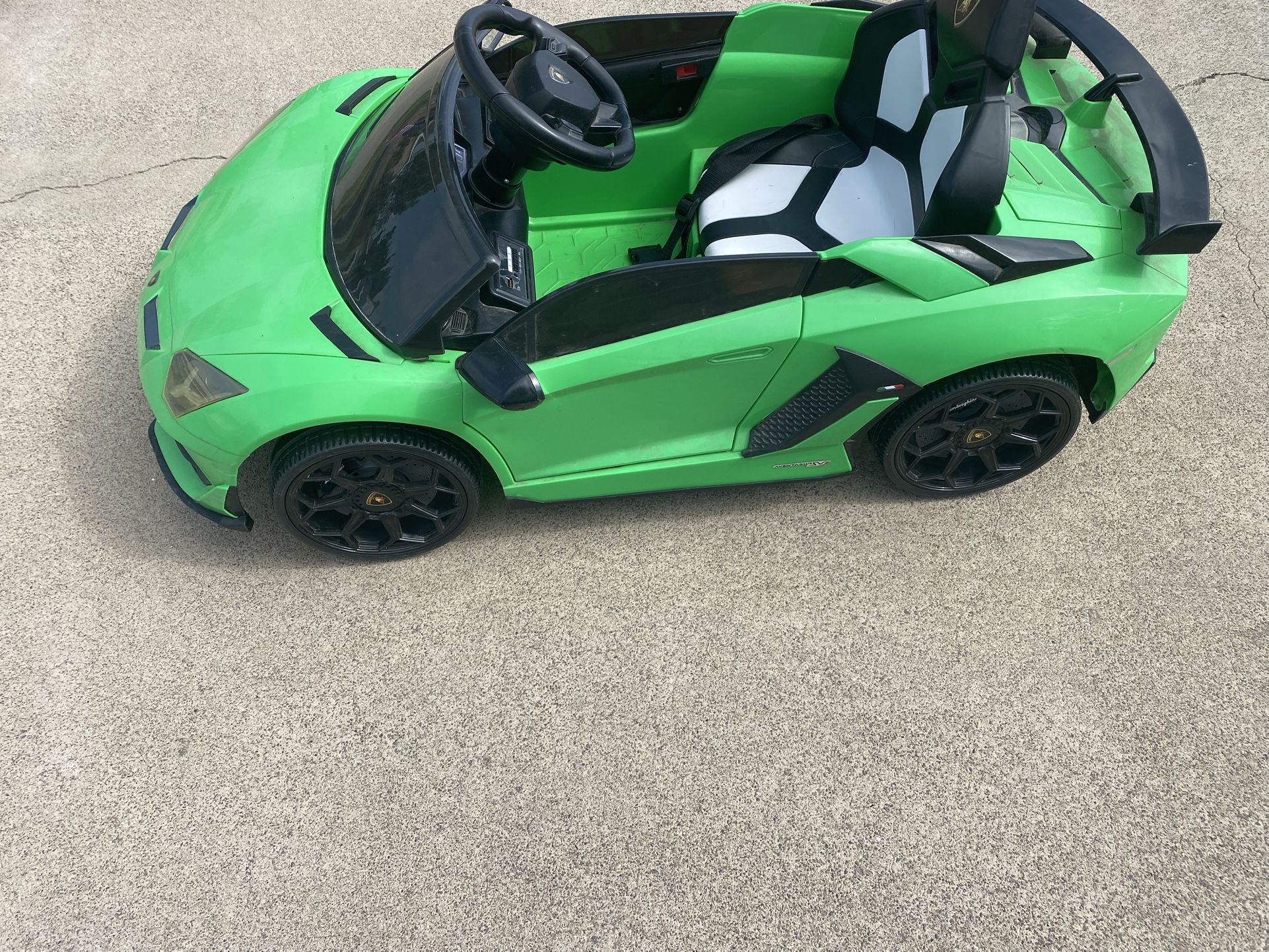 Kids Battery Operated Car, It Comes With Charger And Remove Control For Parents 