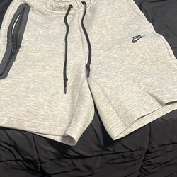 Nike Tech Shorts Men’s Small