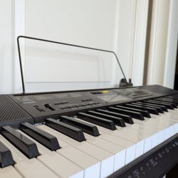 Casio Keyboard With Stand And Headphones 