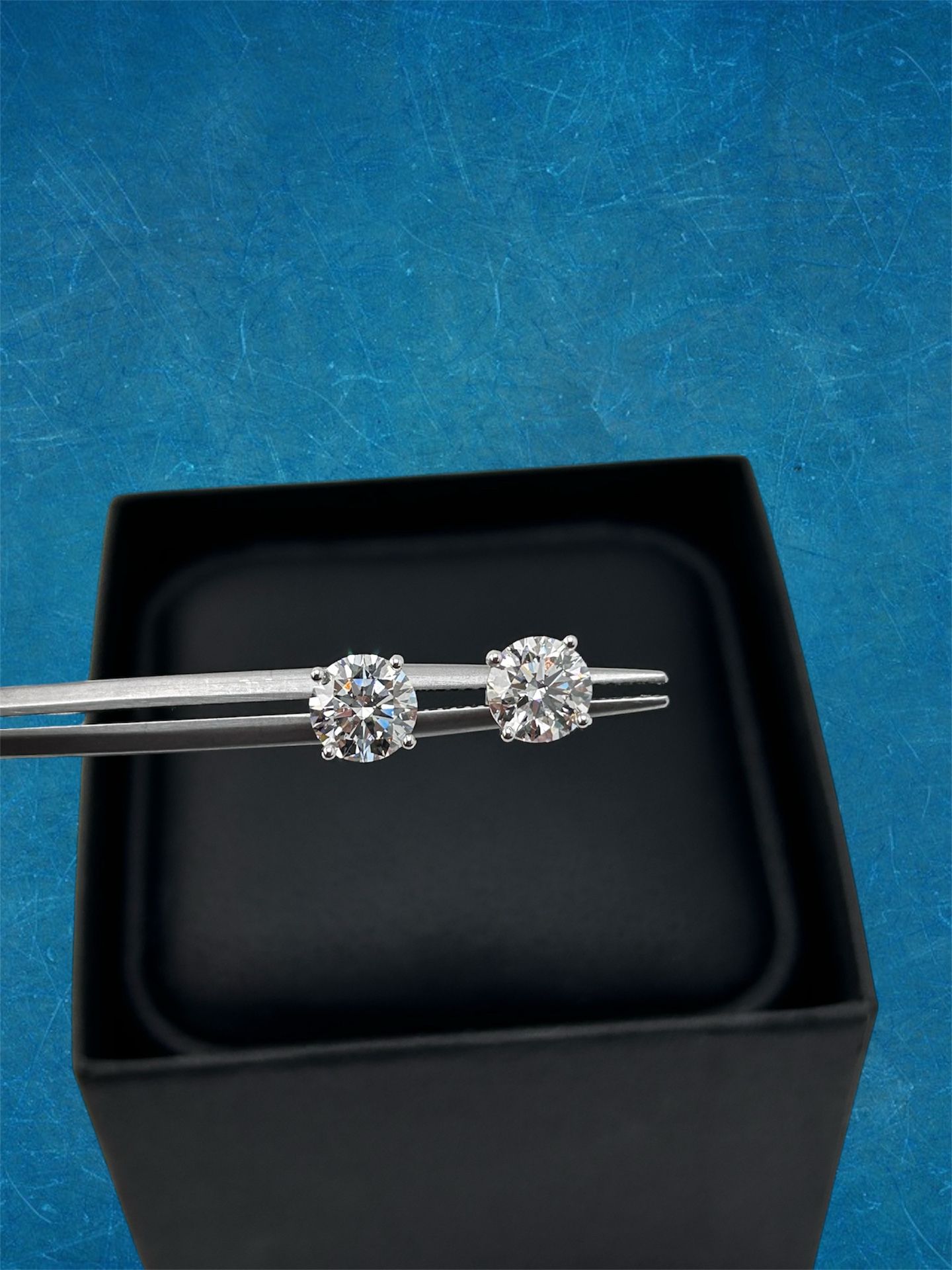 Diamond studs screw back in 14k White gold