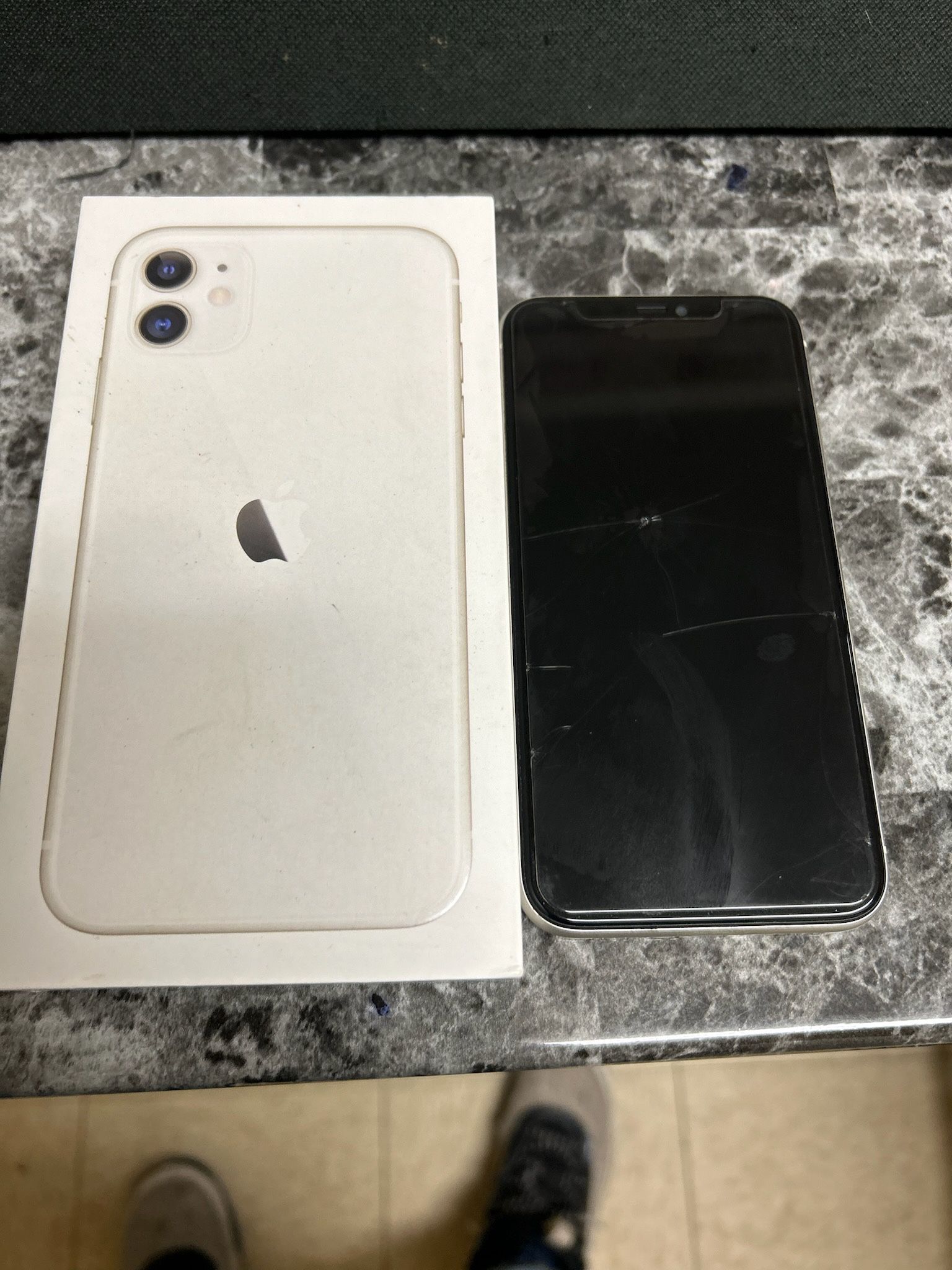 Iphone 11 64g Boost Mobile