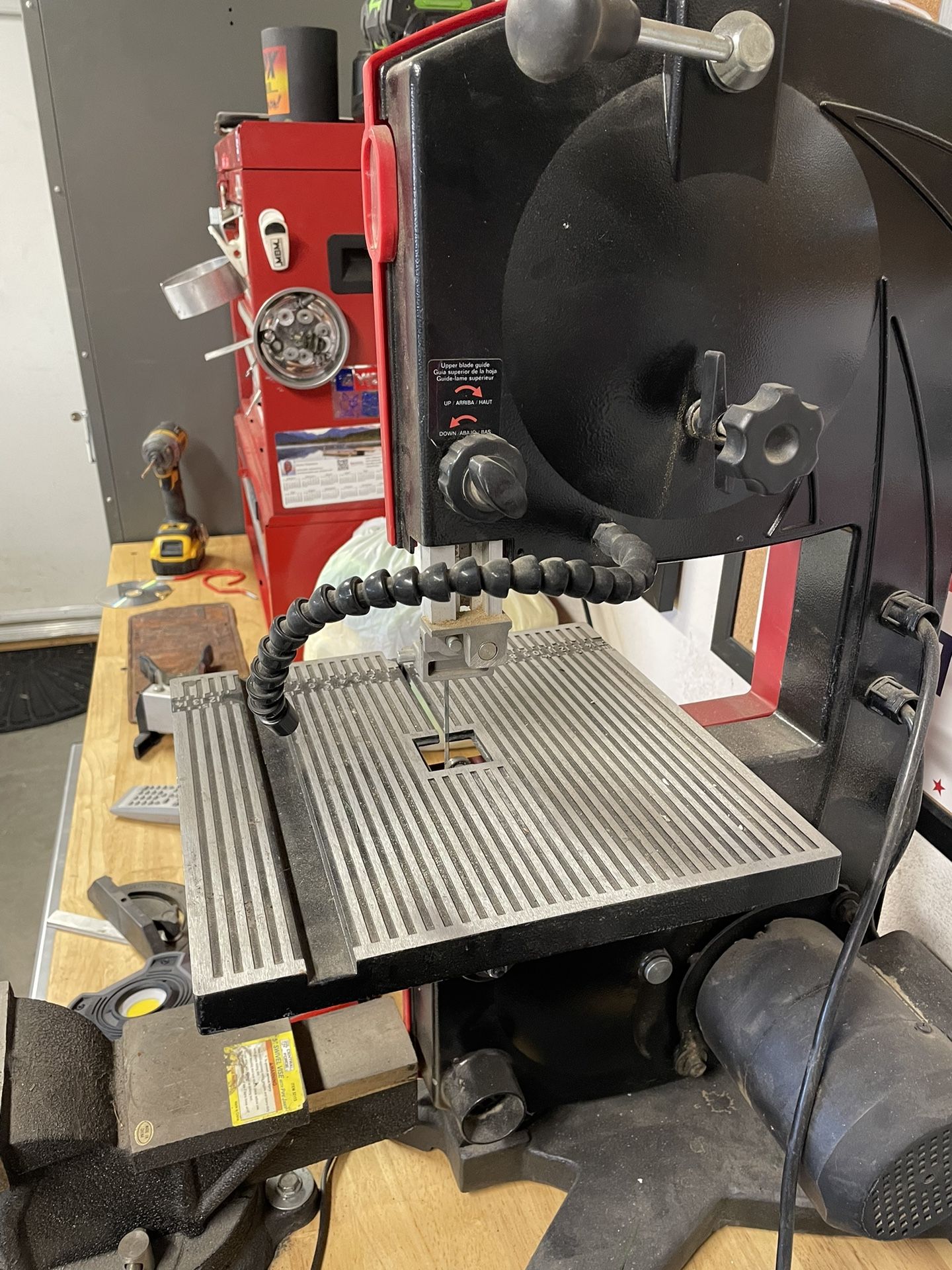 Skil 3385 Bench Top Band Saw for Sale in Apple Valley, CA OfferUp