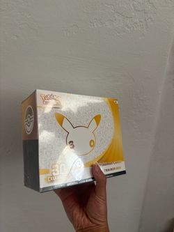 *small tear* Pokemon Center 30th Elite Trainer Box
