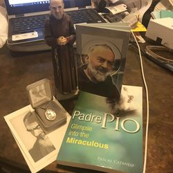 Saint Padre Pio "lot" of items