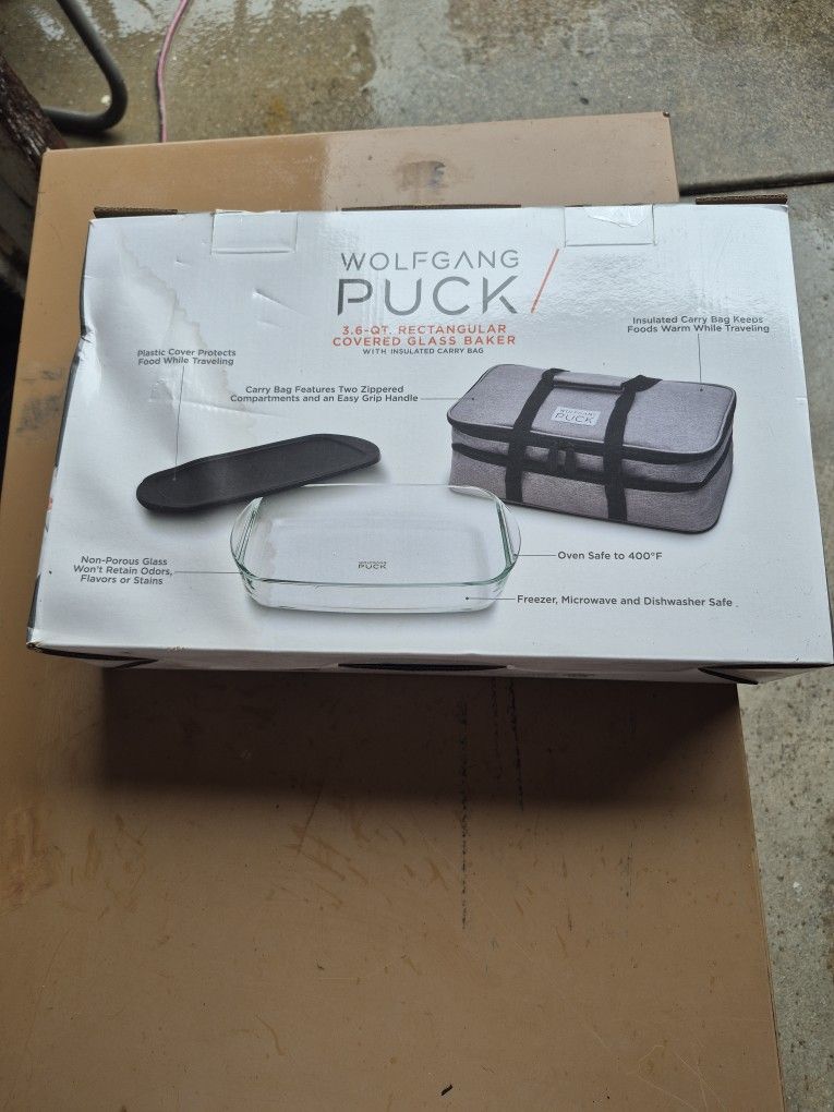 Wolfgang Puck 3.6 Qt Rectangular Covered Glass Baker With Platic Lid And Insulated Carry Bag