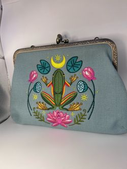 Frog purse