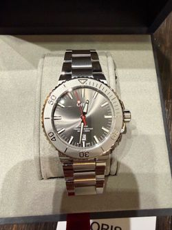 Oris date relief dive watch