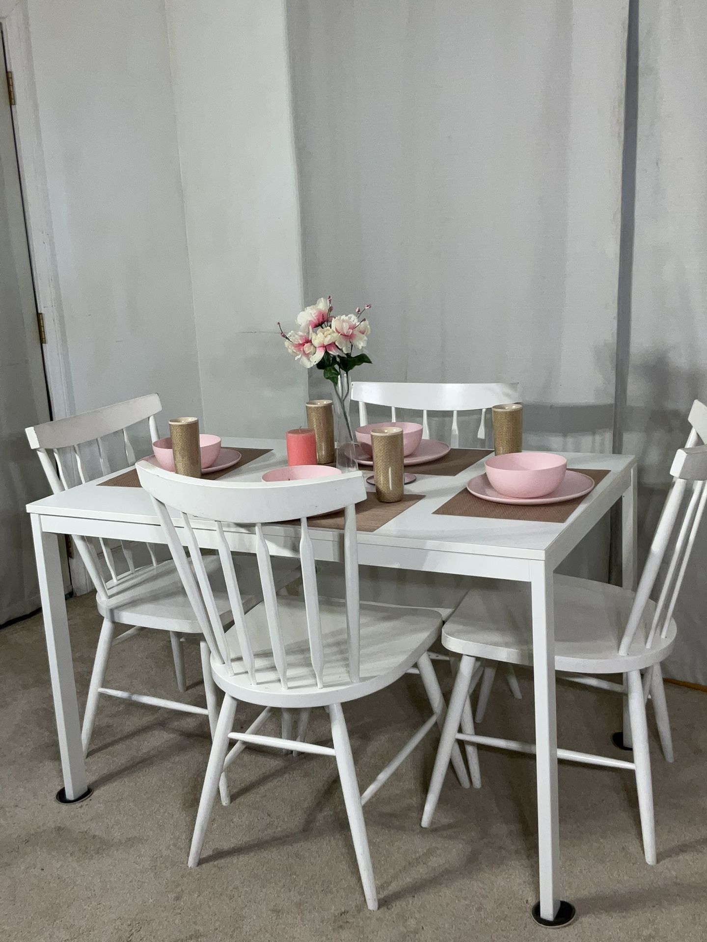 White Extendable Dining Table & 4 Windsor Chairs / Mesa Comedor De Extension Y 4 Sillas