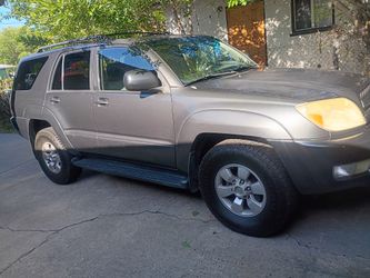 Toyota 4RUNNER 2004 título linpio en perfectas condiciones.tiene 200 mil millas pero ya tiene otro motor y trasmisión de una 2005 con 146 mil millas .