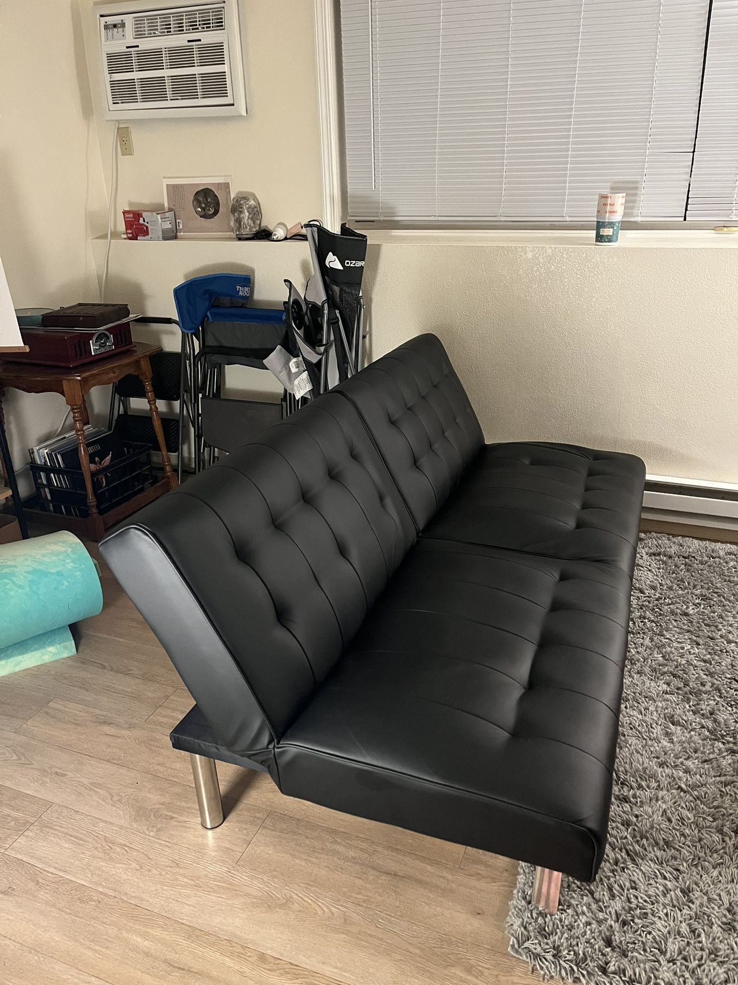 Black Futon