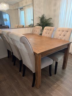 TABLE SET WITH 6 CHAIRS