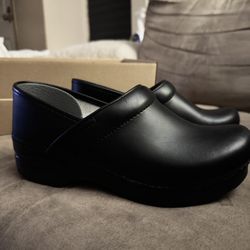 Dansko clogs/ Like New* 